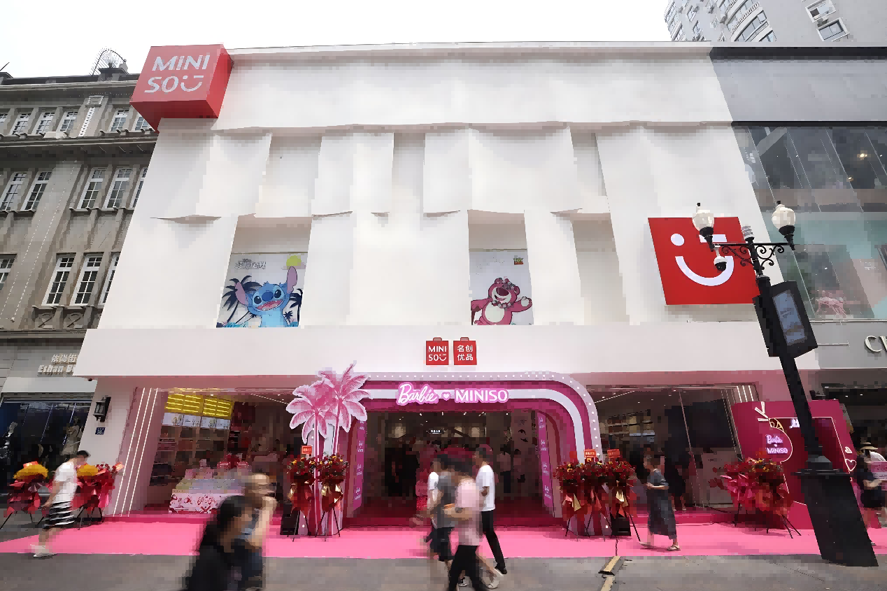 名創(chuàng)優(yōu)品城市形象店再度登陸華中，
與武漢頂流商圈“默契交手”